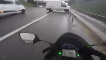 istanbulda makas atan suruculer kaza yapti zVJnASOp