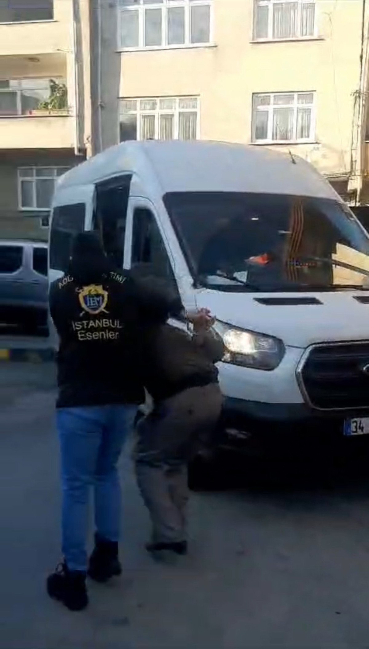 istanbulda sahte polisi kartindaki yazim hatasi yakalatti 3 ZQOiersF