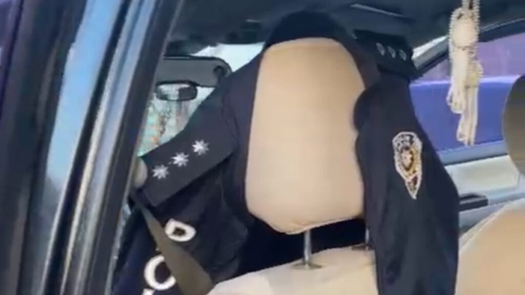 istanbulda sahte polisi kartindaki yazim hatasi yakalatti JcIaRqTO