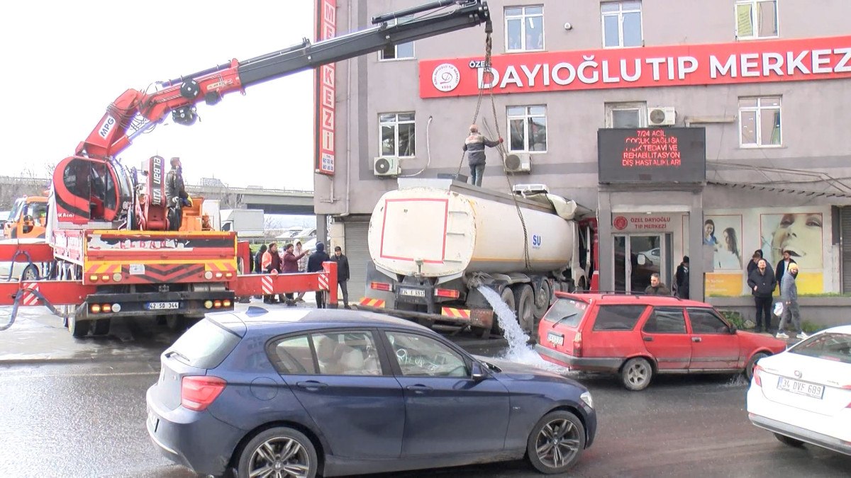 İstanbul'da su tankeri tıp merkezi binasına çarptı 2 istanbulda su tankeri tip merkezi binasina carpti 1 HppaKwLV