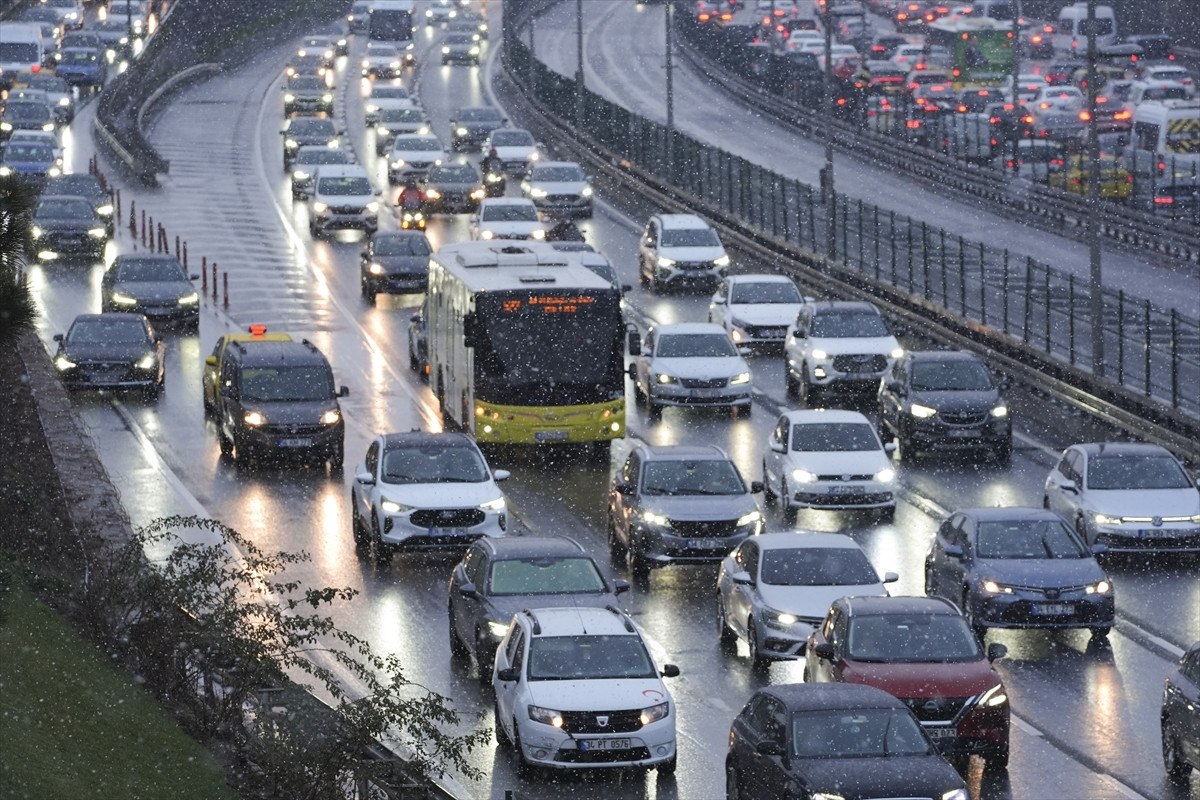 istanbulda trafik durma noktasina geldi 3 nz8I17IO