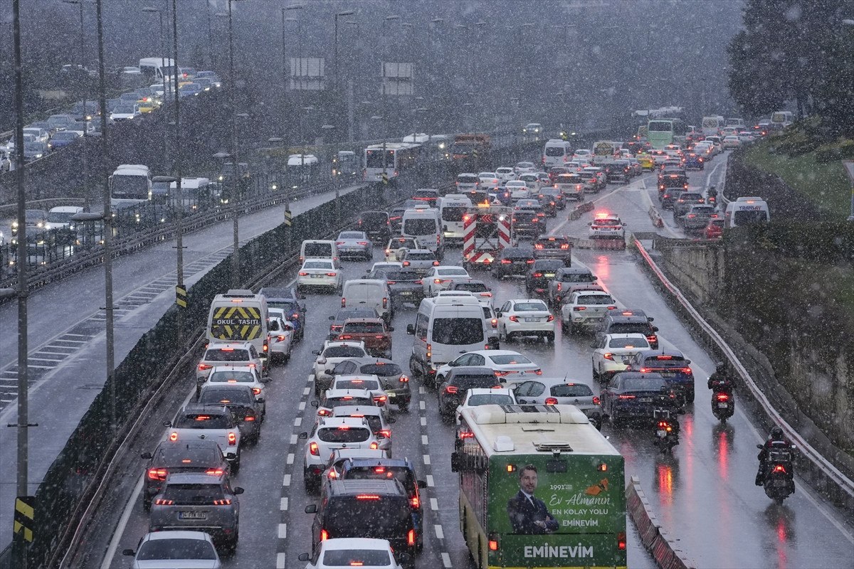 istanbulda trafik durma noktasina geldi 4 W2fTdZ8v