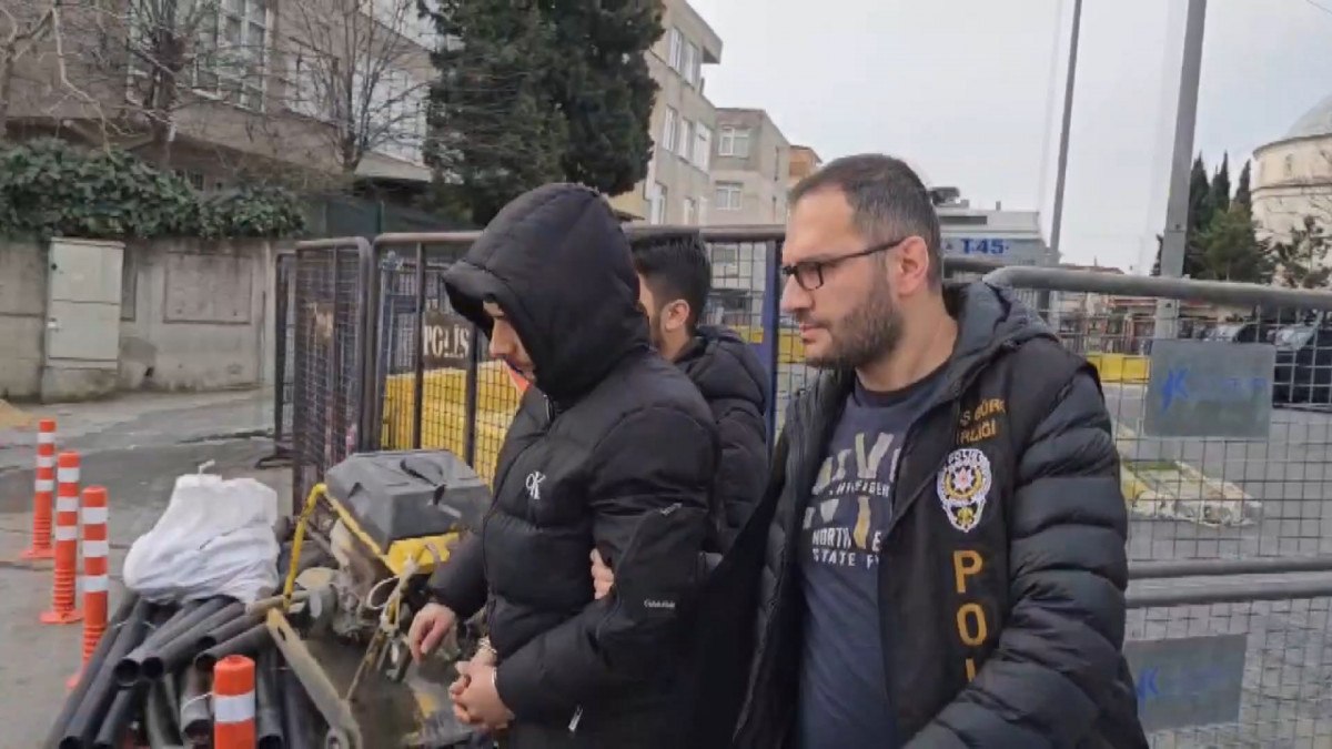 İstanbul'da yeni silahını gösterirken arkadaşını öldürdü 1 istanbulda yeni silahini gosterirken arkadasini oldurdu 0 Z11zy84a