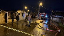 istanbuldaki bir gecekonduda yangin cikti ZIVy91HH