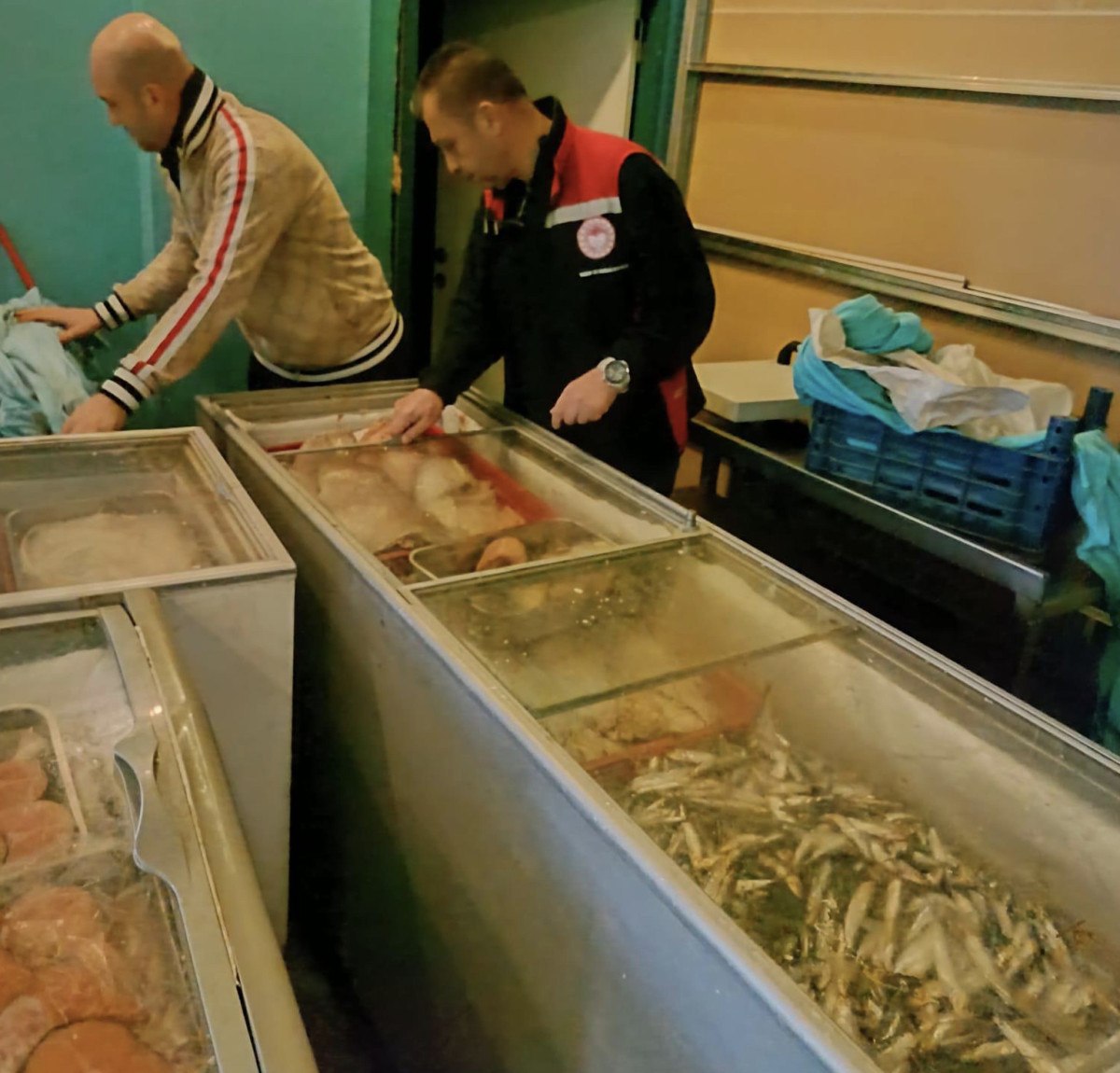 izmirde 38 ton bozuk et ve balik ele gecirildi 2 bmYTr6Nu