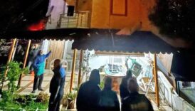 izmirde bir eve dusen yildirim hasara yol acti PePrIUbJ