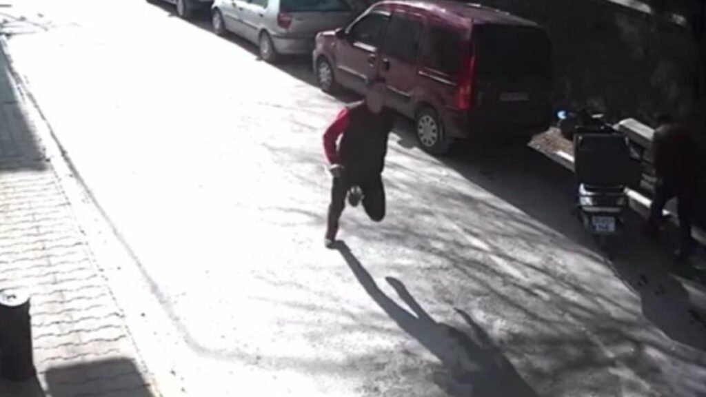 izmirde silahli saldirgani kaymakam korumasi yakaladi rMRplLZp