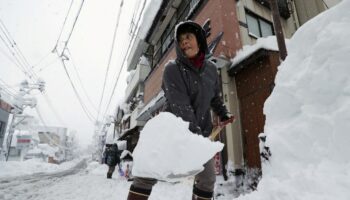japonyada rekor seviyede kar yagisi 12 saatte 1 metreyi asti GDIAi2jW
