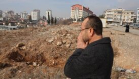 kahramanmaras depreminde ailesini kaybeden imam kader onlari buraya yazmis XYZmGQ1x