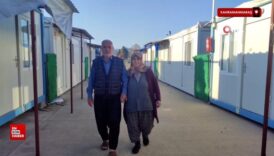 kahramanmarasta depremzede cift asklariyla ornek oluyor jMEa6ug1