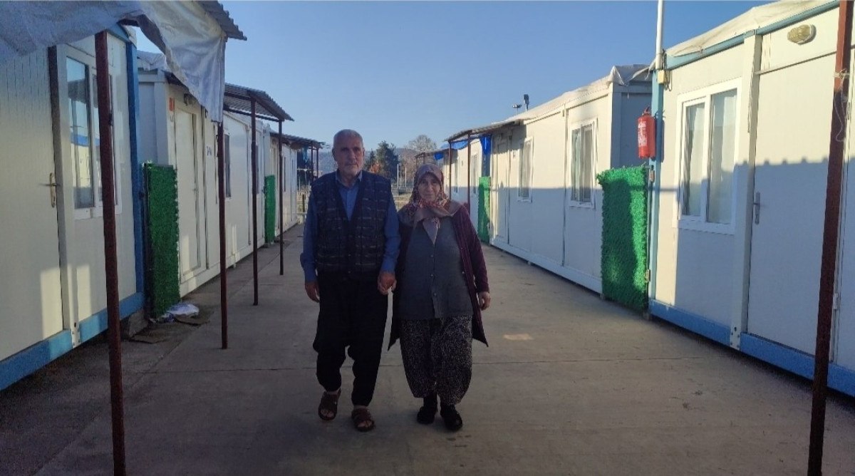 kahramanmarasta depremzede ciftin ornek aski 0 VDfgNJjF