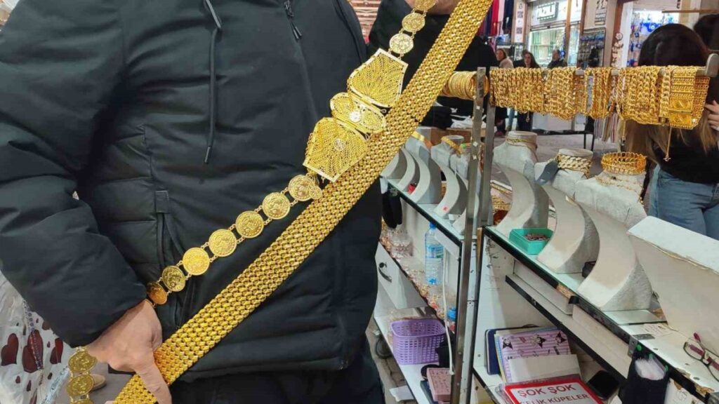 kahramanmarasta dugunlerde takilan kemerin imitasyonu 1000 tl VLKSUXK6