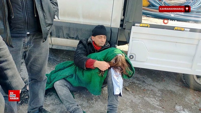 kahramanmarasta enkazdan cikardigi kizi kucaginda bekleyen baba heeRwQm1