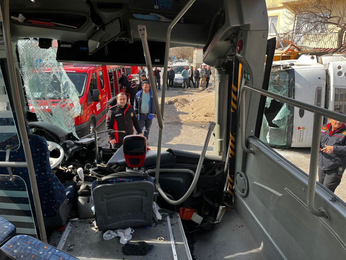 kahramanmarasta kamyon otobus ile carpisti 1 dTBUThwv