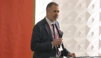 karsiyakada baskan ilker ergullu istifa etti zHAEWRN6