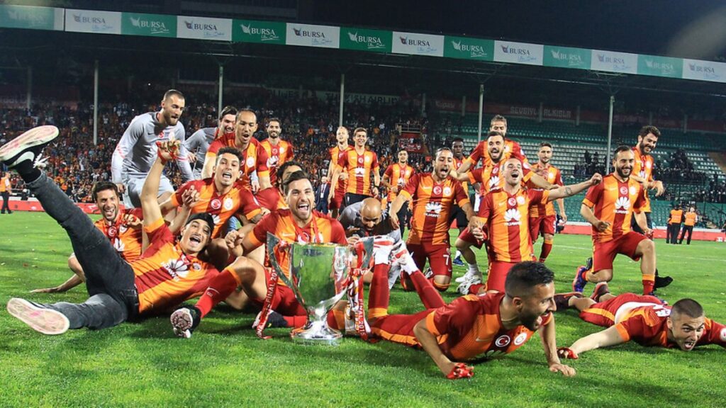 kasimpasa galatasarayin eski kalecisiyle anlasti QL17ZB6M