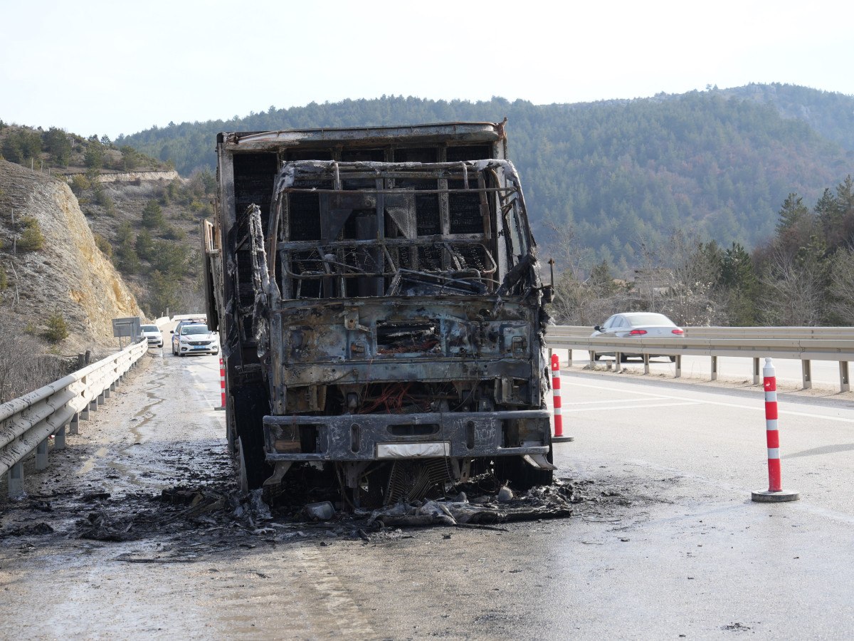 kastamonuda kamyon alevlere teslim oldu 1 DwNXaPch