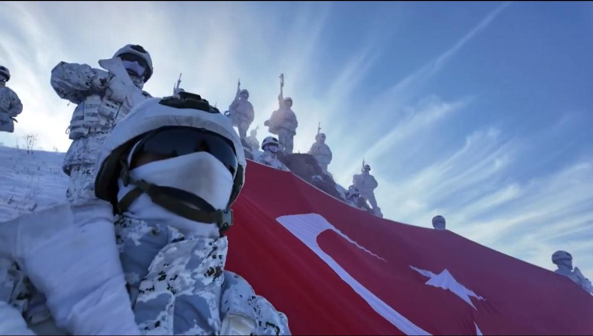 Kış tatbikatı-2025: Komandolardan yürekleri kabartan Komando Andı 1 kis tatbikati 2025 komandolardan yurekleri kabartan komando andi 0 qhb38Zm1