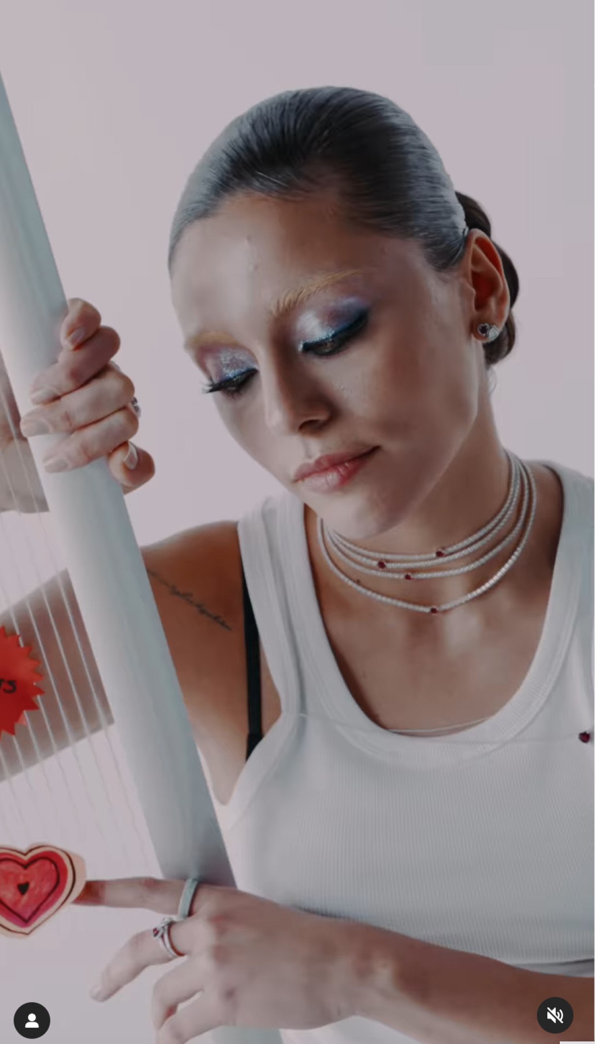 Kızılcık Şerbeti’nin Doğa’sı Sıla Türkoğlu'nun kaşları sarıya boyandı 1 kizilcik serbetinin dogasi sila turkoglunun kaslari sariya boyandi 0 u7VQzDdJ