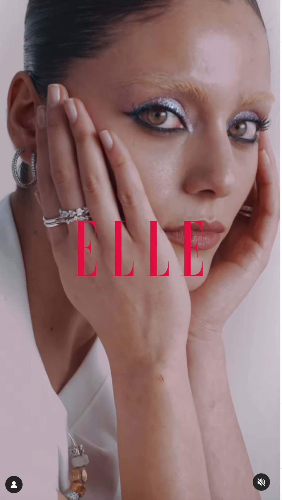 Kızılcık Şerbeti’nin Doğa’sı Sıla Türkoğlu'nun kaşları sarıya boyandı 2 kizilcik serbetinin dogasi sila turkoglunun kaslari sariya boyandi 1 l8FayQR9