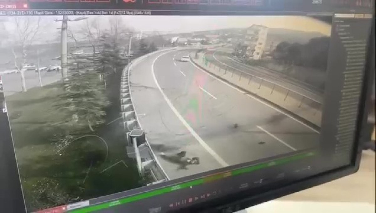 Kocaeli'de motosikletlinin öldüğü kaza görüntülendi 3 kocaelide motosikletlinin oldugu kaza goruntulendi 2 BgWZHSra