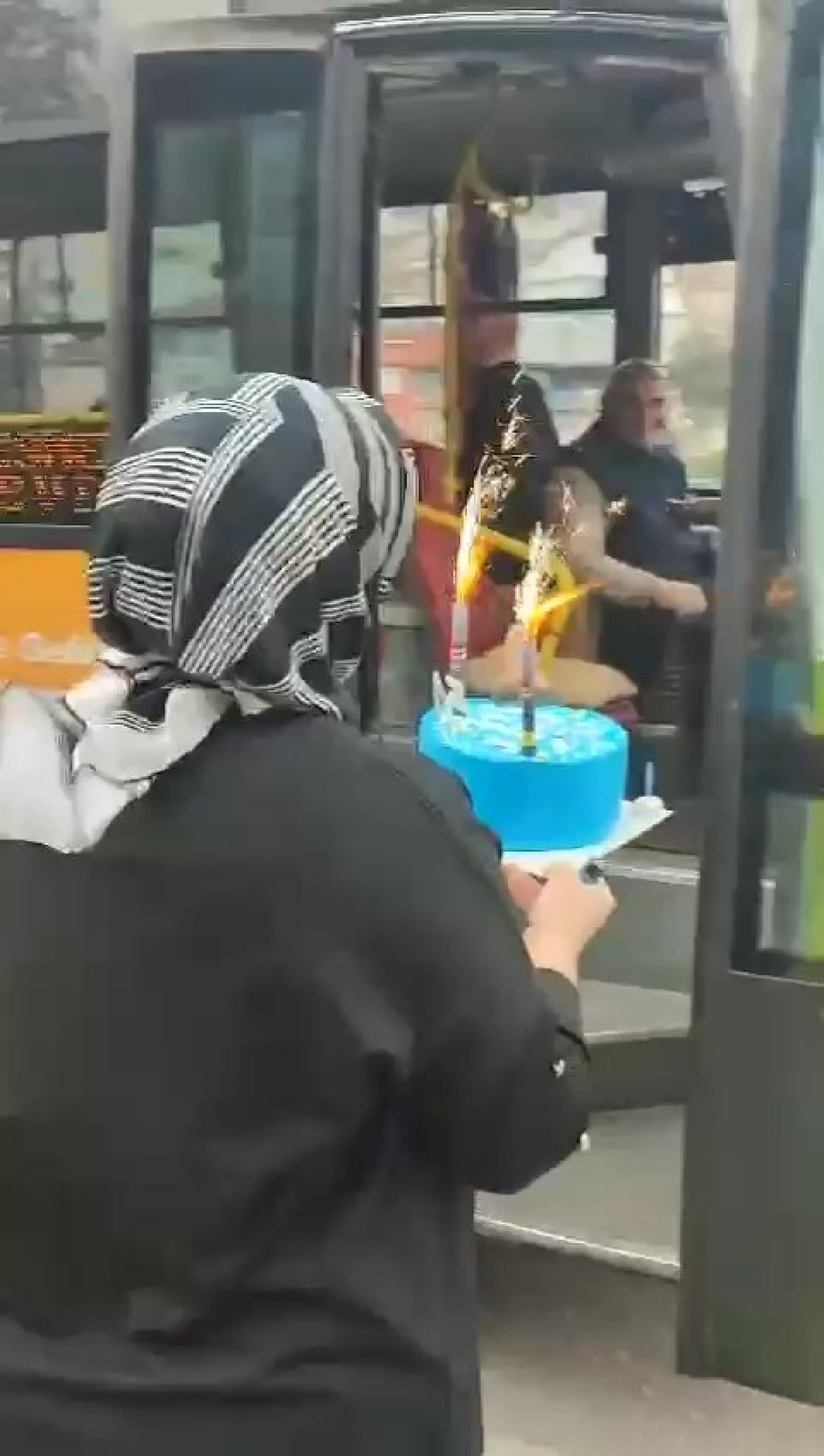 kocaelide otobus soforune ailesinden dogum gunu surprizi 2 gUSTbApG