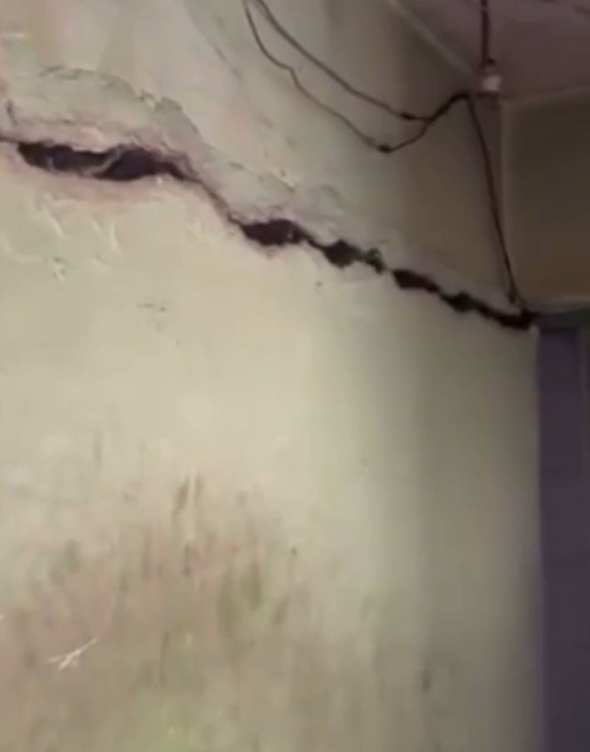 Konya'da 5 katlı bina, çökme riski nedeniyle boşaltıldı 3 konyada 5 katli bina cokme riski nedeniyle bosaltildi 2 kkE9EiLf