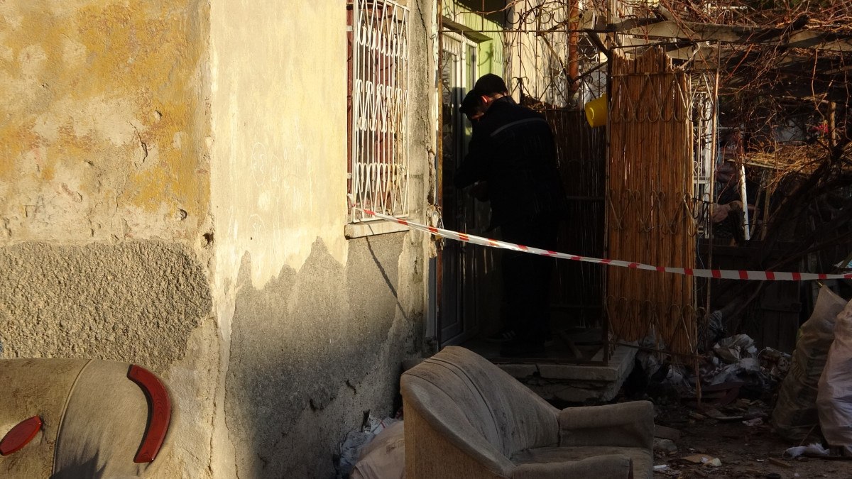 Konya'da 5 katlı bina, çökme riski nedeniyle boşaltıldı 8 konyada 5 katli bina cokme riski nedeniyle bosaltildi 7 lhvGbUew