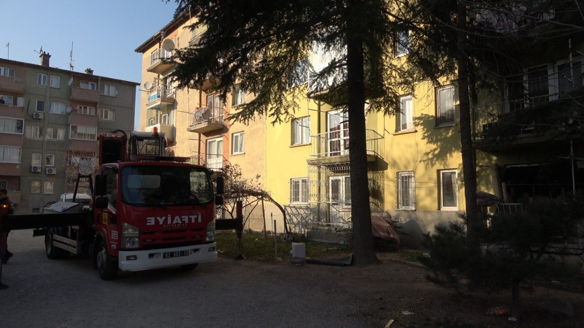 Konya'da 5 katlı bina, çökme riski nedeniyle boşaltıldı 9 konyada 5 katli bina cokme riski nedeniyle bosaltildi 8 9ZA5TAOp