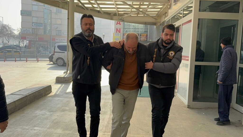 konyada coken 4 katli binayi yapan muteahhide gozalti 4HyQ8cKp