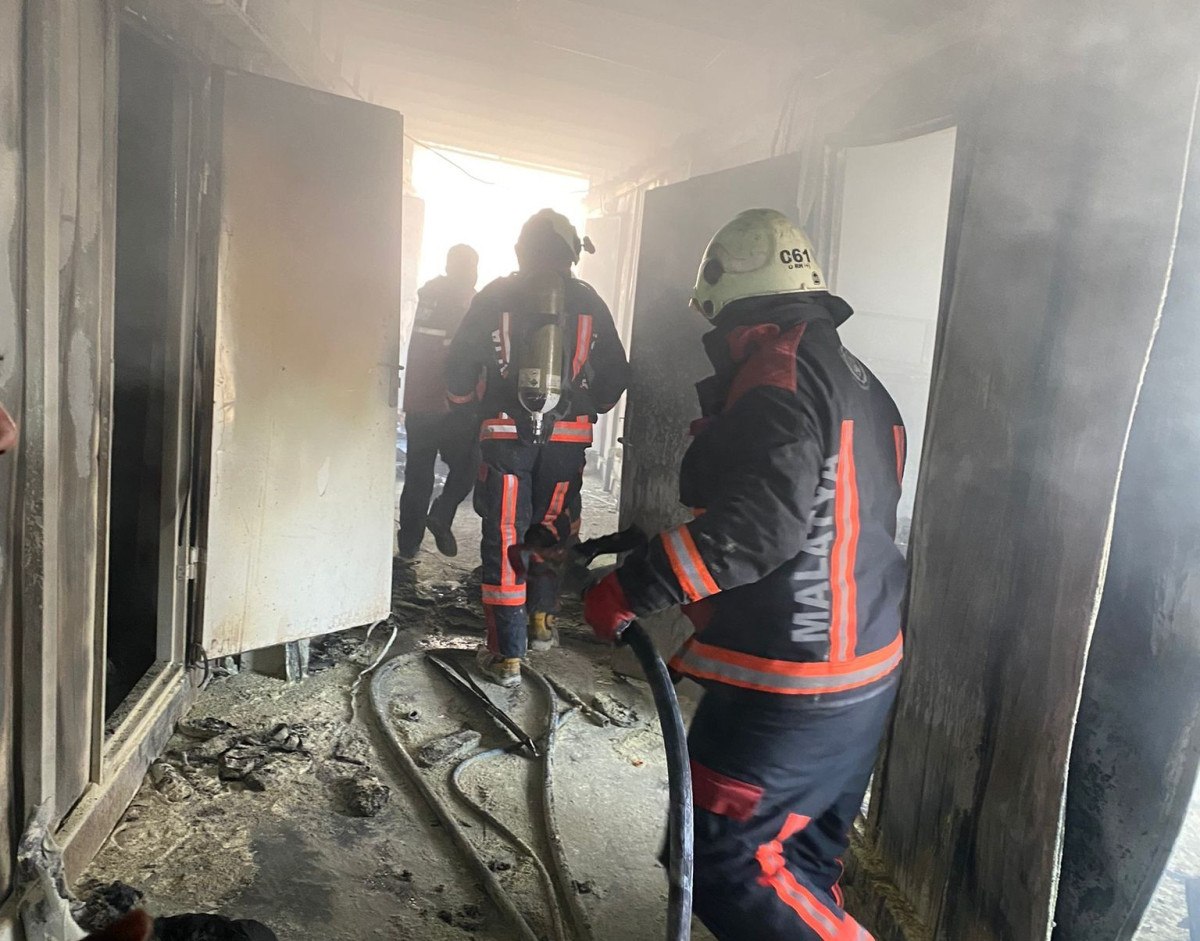 malatyada insaat iscilerinin kaldigi santiyeden alevler yukseldi 1 3qg6abT6