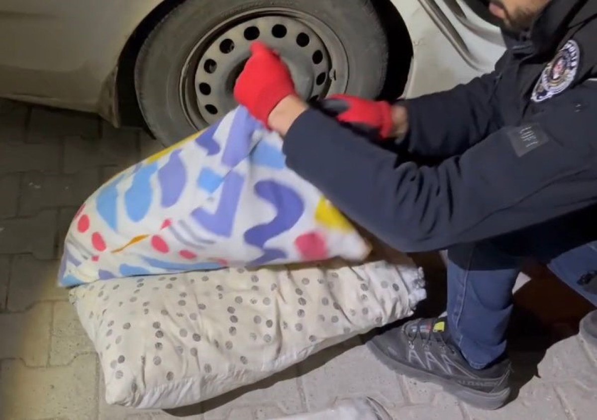 malatyada yastik icerisinde 1 kilo 982 gram metamfetamin bulundu 0 a6CBz4eU