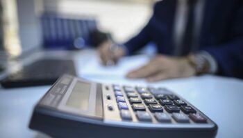 maliye cok kazandigi halde az vergi odeyen sanatcilari radarina aldi Ad28p8MX