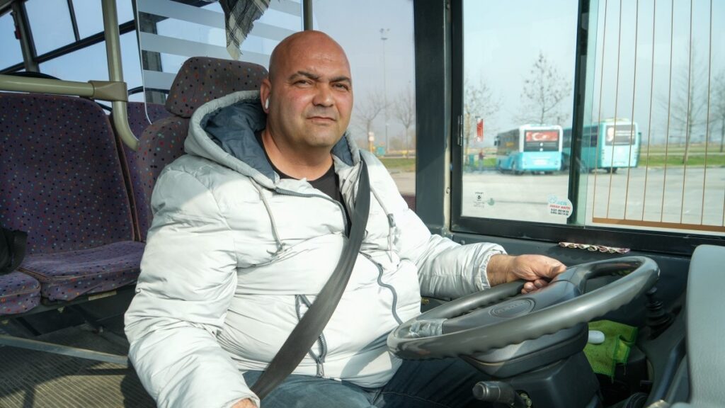 manisada otobus soforu kalp krizi geciren yolcu icin zamanla yaristi qGnp1fZD