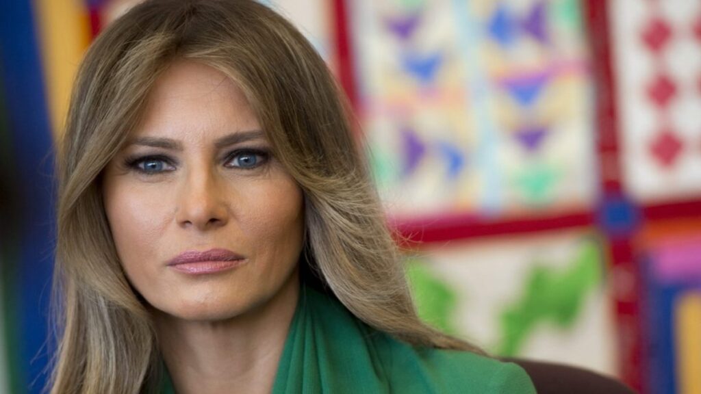 melania trumpin beyaz saraydaki resmi portresi yayinlandi EKuLXDtD