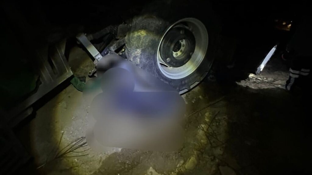 mersinde traktorun altinda kalan surucu oldu HJRJKh6t