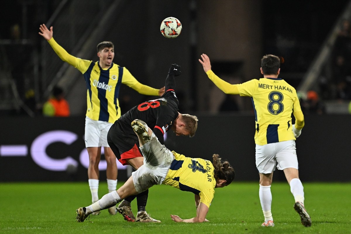 Mert Hakan Yandaş: Elimdeki kırığa rağmen takımdan uzak kalmak istemedim 1 mert hakan yandas elimdeki kiriga ragmen takimdan uzak kalmak istemedim 0 lNiDsYhV