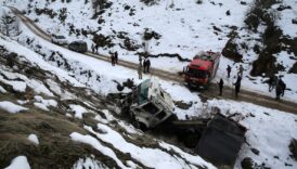 musta 700 metrelik ucurumdan vinc yuvarlandi jF6v2OJV