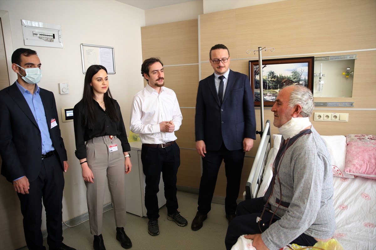 musta annesini goturdugu hastanede dudak kanseri oldugunu ogrendi 0 O76hmnwd