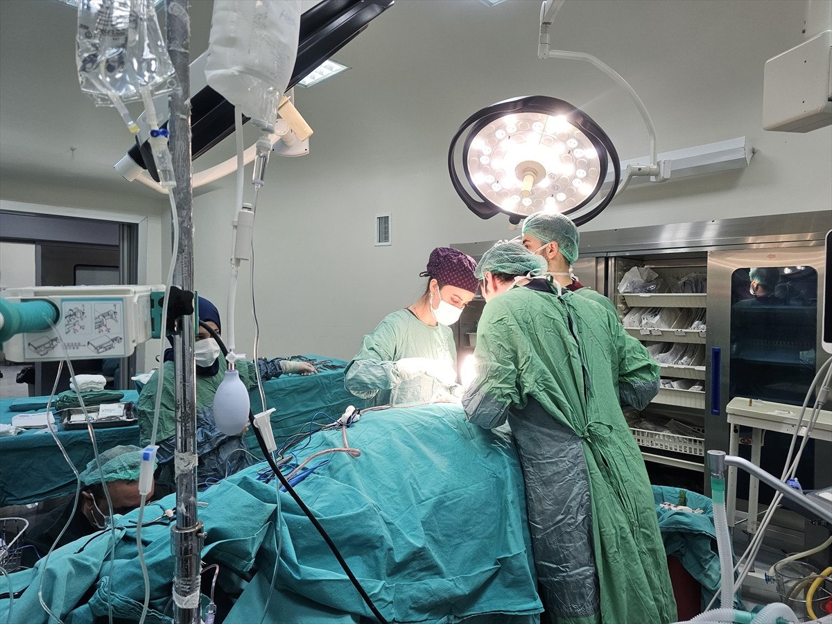 musta annesini goturdugu hastanede dudak kanseri oldugunu ogrendi 1 HnfJWIm7