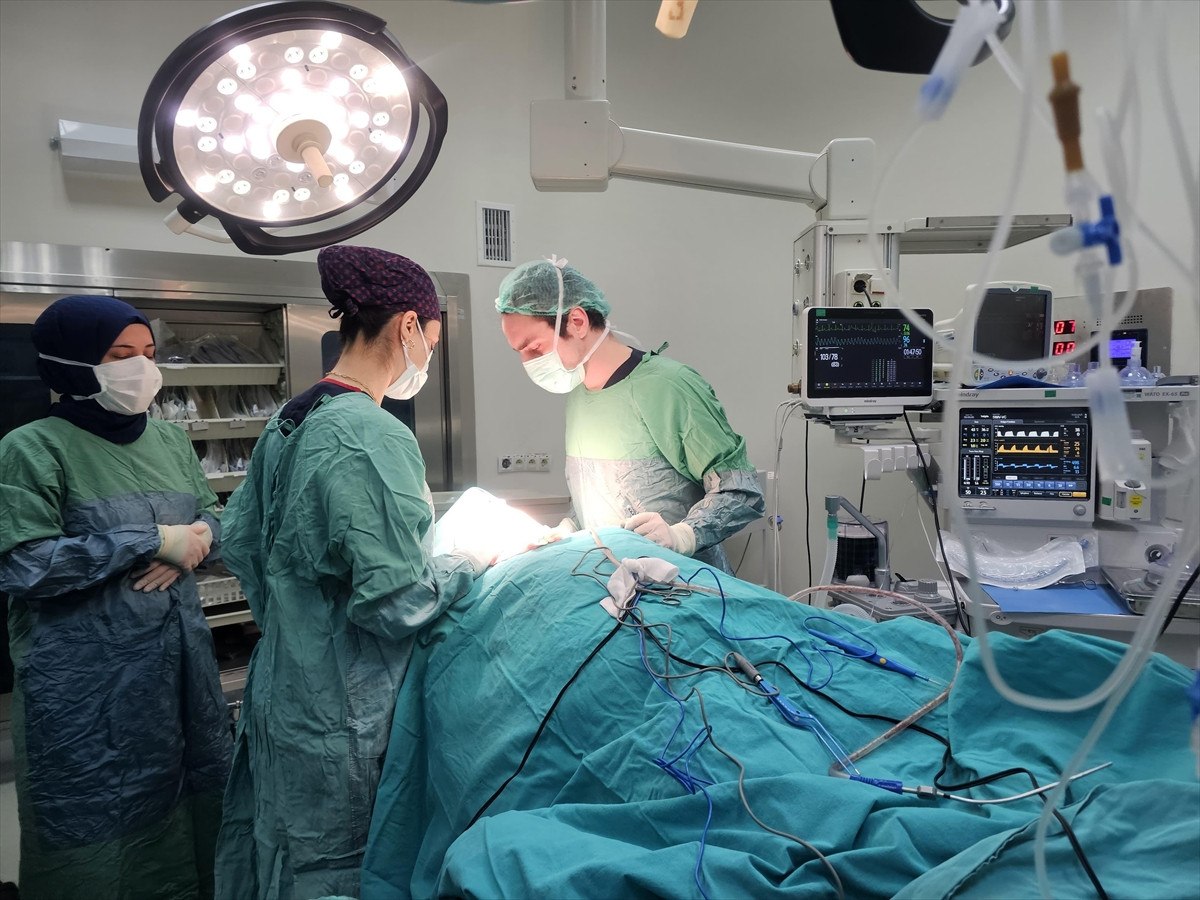 musta annesini goturdugu hastanede dudak kanseri oldugunu ogrendi 2 DvWAJkSY