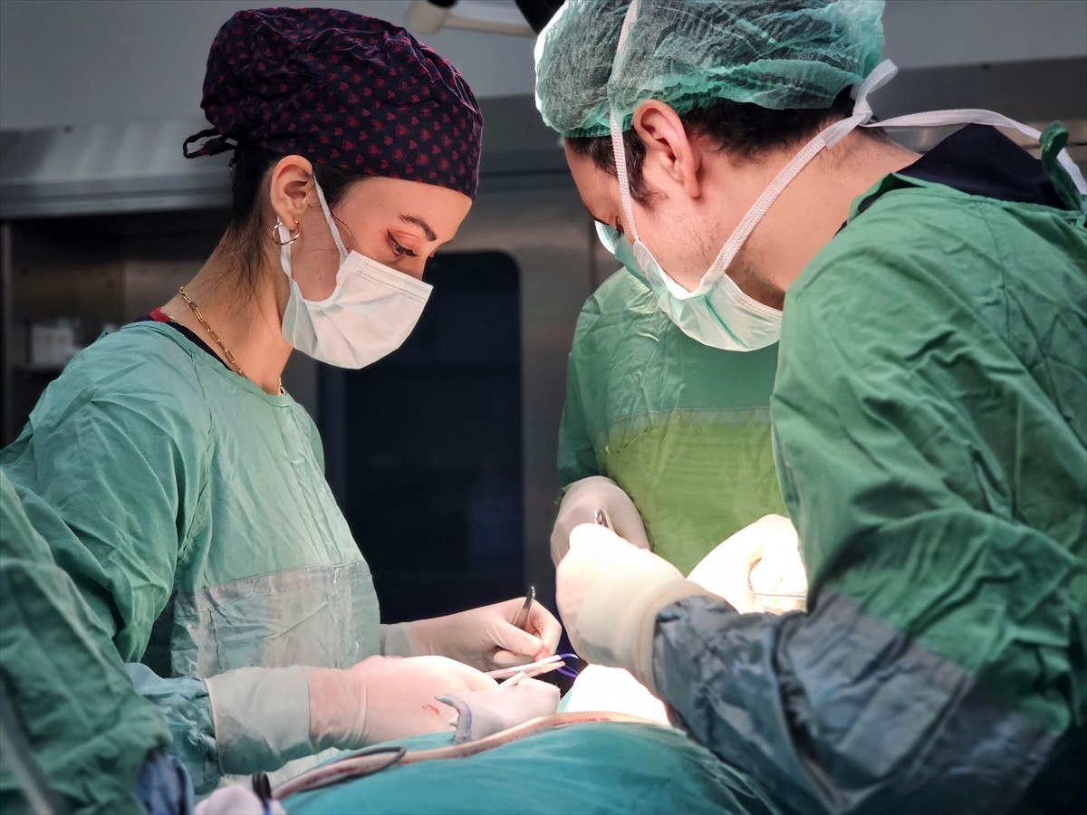 musta annesini goturdugu hastanede dudak kanseri oldugunu ogrendi 3 MX6vz593