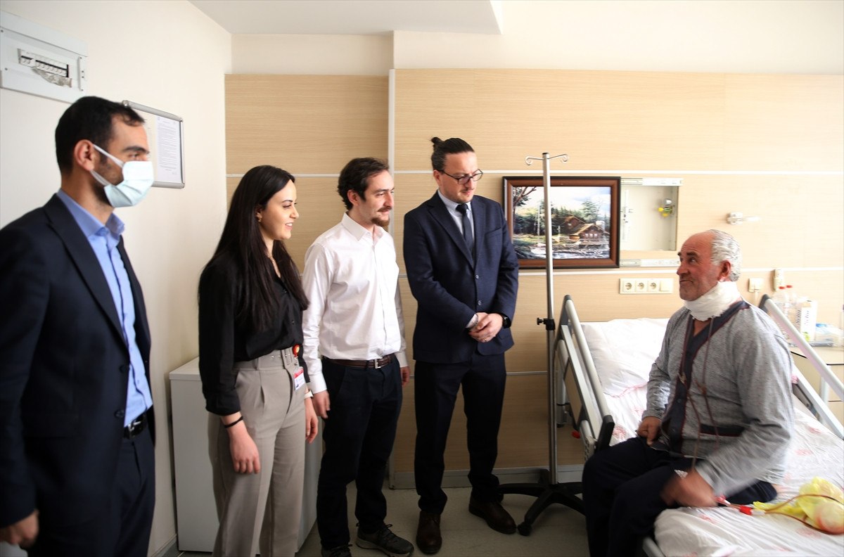 musta annesini goturdugu hastanede dudak kanseri oldugunu ogrendi 4 32zrYmzL