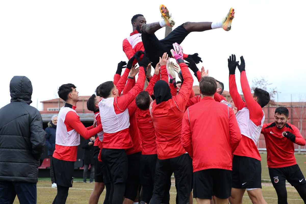 mustapha yatabare futbolu birakti 2 UOE1NXUu