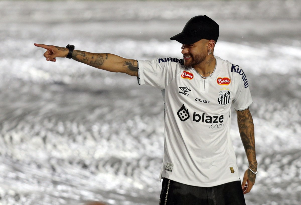 neymar imza toreninde gozyaslarini tutamadi 1 KcHK9HL8