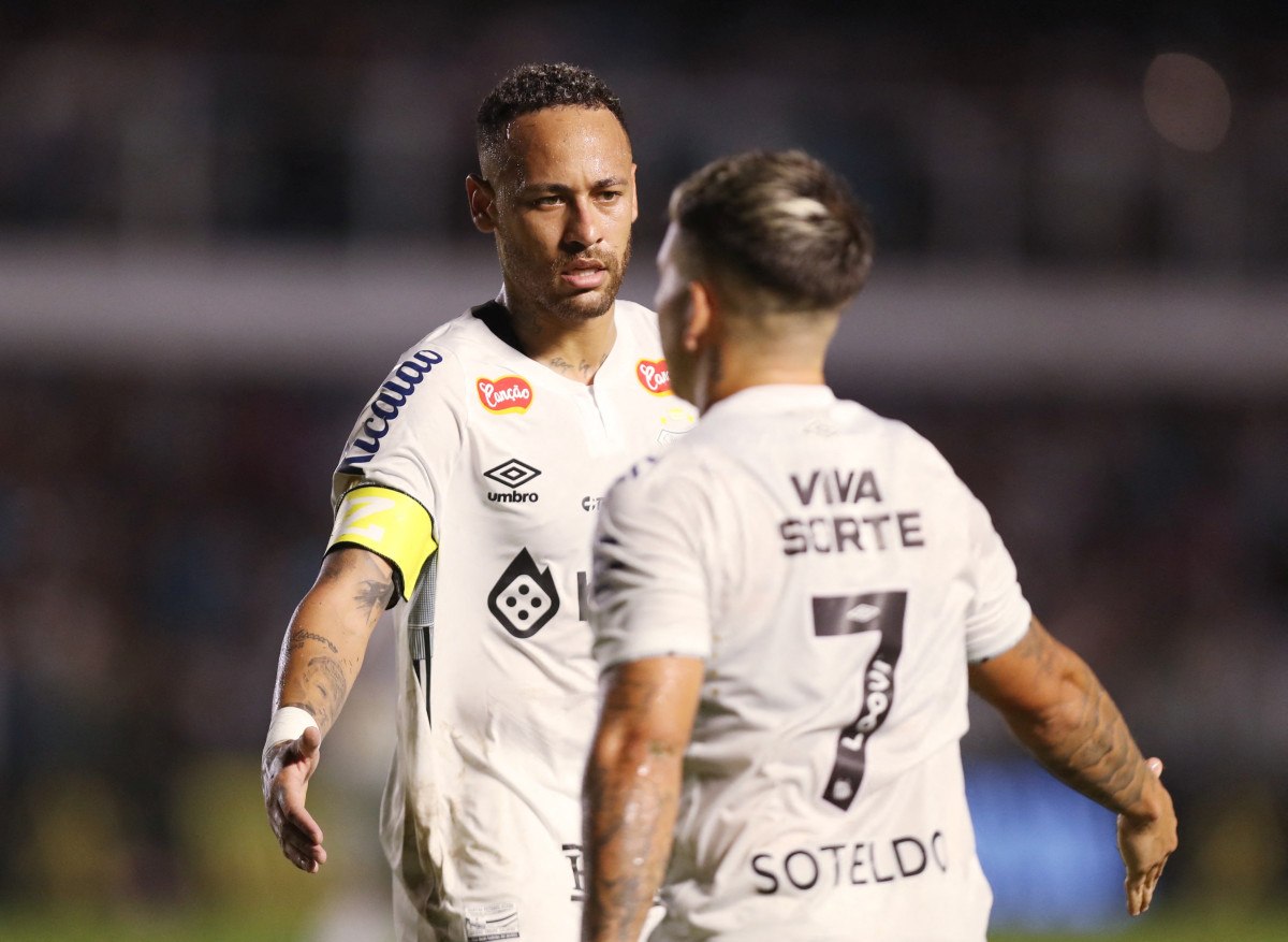 Neymar, Santos'la sahalara geri döndü 2 neymar santosla sahalara geri dondu 1 rR5nUwVS