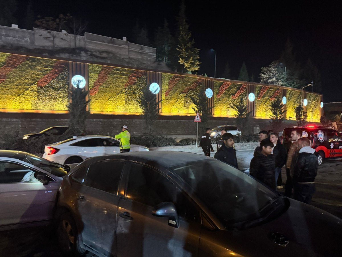 nigdede 9 arac birbirine girdi 4 yarali 0 edrra3pH