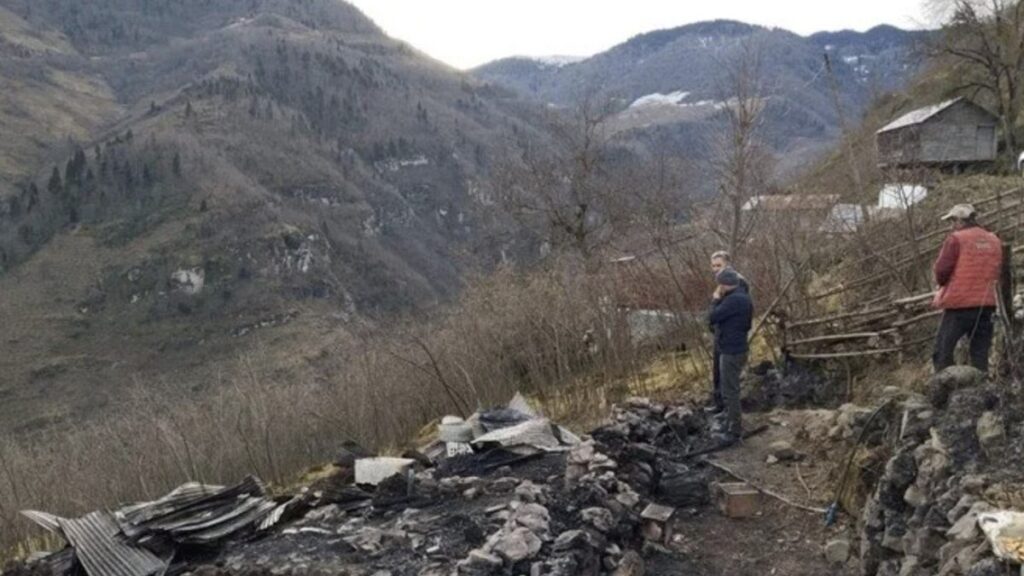 ordudaki yanginda ahsap ev kule dondu gXT8usIE