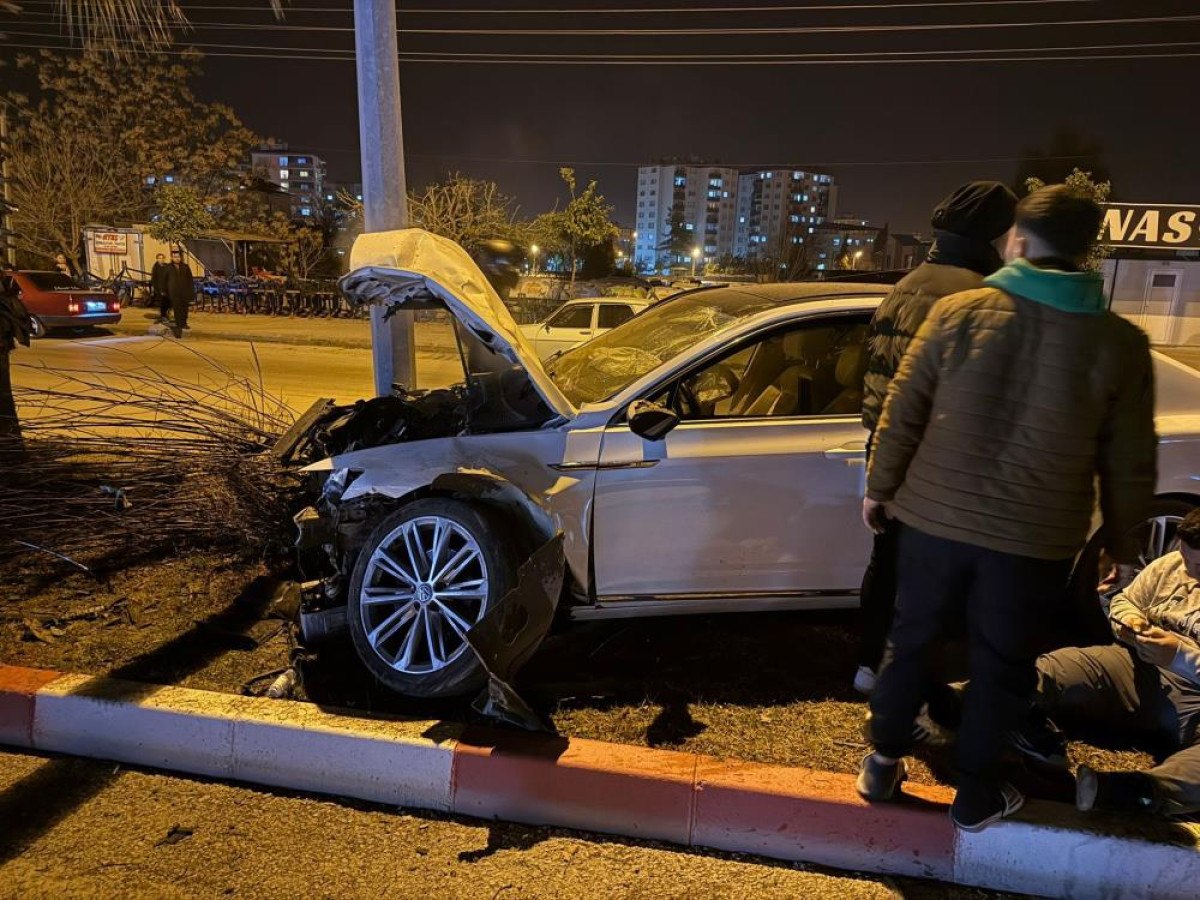 Osmaniye'de otomobilin ağaca çarptığı kazada 1 kişi yaralandı 1 osmaniyede otomobilin agaca carptigi kazada 1 kisi yaralandi 0 OzgGEai2