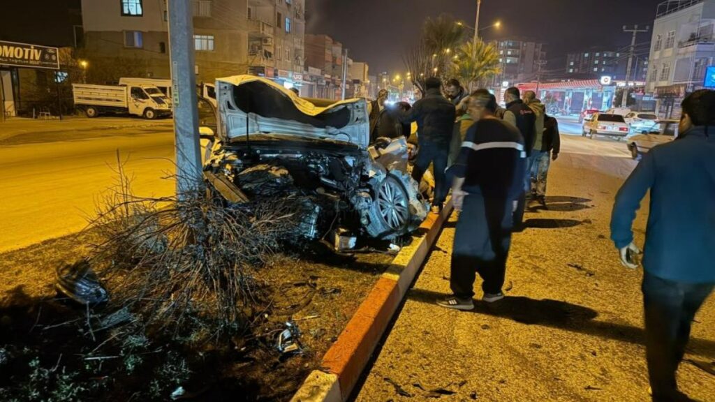 osmaniyede otomobilin agaca carptigi kazada 1 kisi yaralandi kt75xGjZ